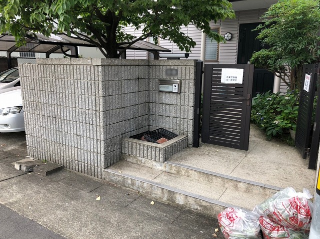 天白区で経年連劣化が進行した外門の変更工事、コンクリート製から金属製の外門変更いたしました